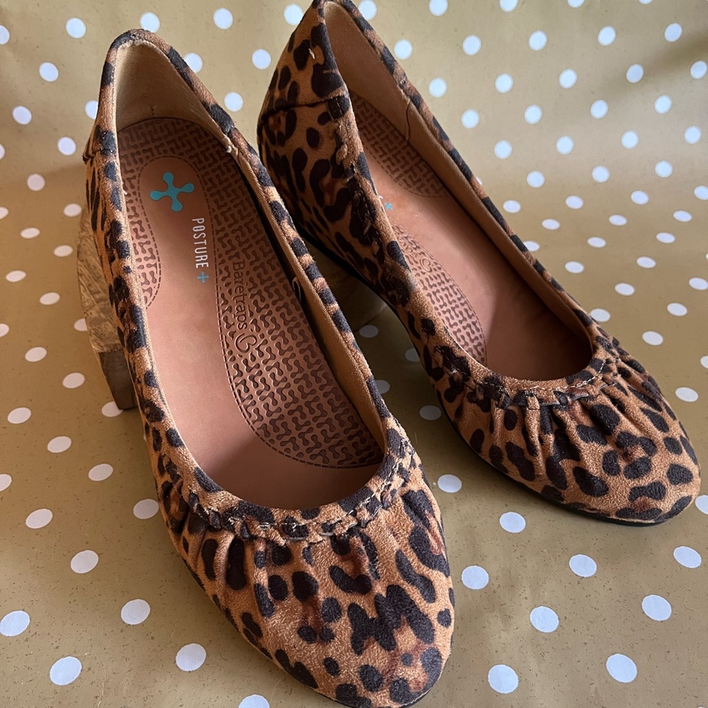 Baretraps Leopard Posture+ Norma Leopard Slip On Wedges Sz 7M Retro